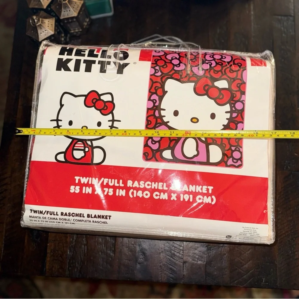 HELLO KITTY By Sanrio TWIN RASCHEL BLANKET 55 IN x 75 IN New - Picture 6 of 7